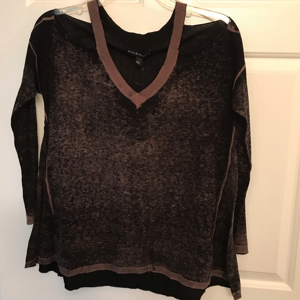 NWT Rock & Republic Vneck Open Shoulder Sweater